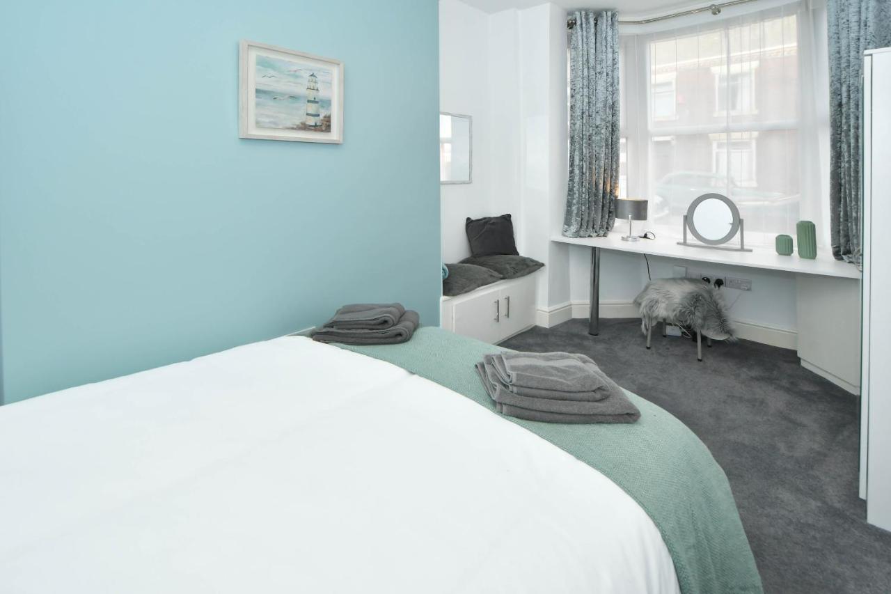 Find A Spacious And Stylish Escape In The City Centre At Sturgess House, Perfect For Longer Stays! Stoke-on-Trent Exterior foto