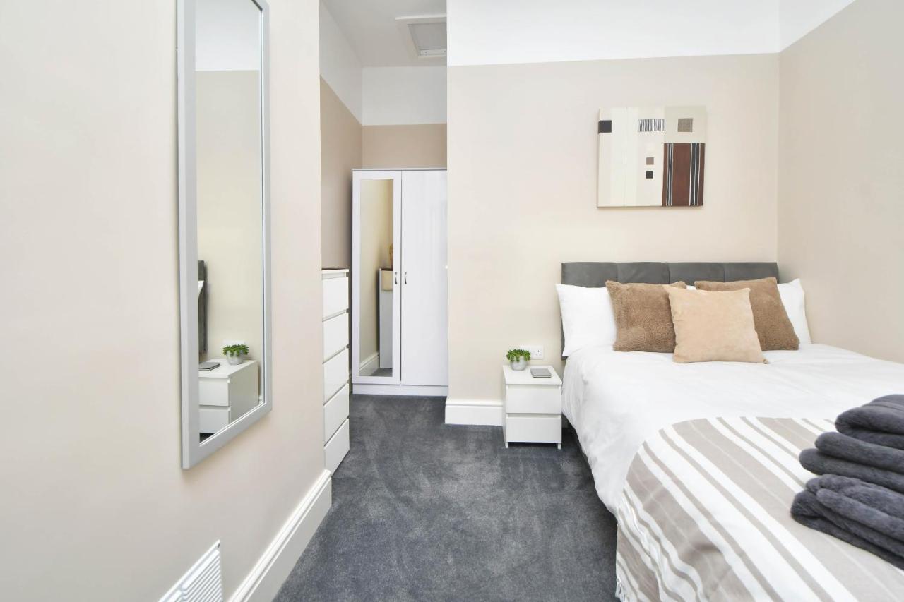 Find A Spacious And Stylish Escape In The City Centre At Sturgess House, Perfect For Longer Stays! Stoke-on-Trent Exterior foto